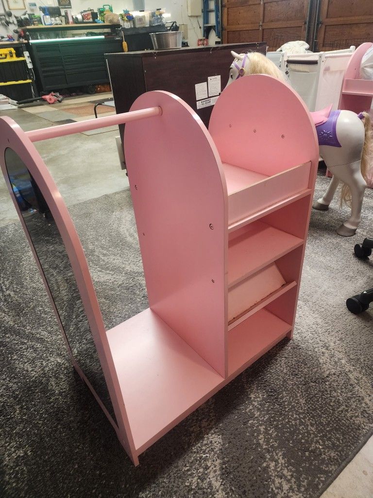 Dress up stand