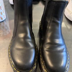 Doc Martens Size 7 Women’s. Excellent Condition 