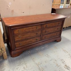 4 Drawer Dresser (in Store) 
