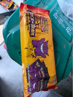 2022 Pokémon TCG Trick or Trade BOOster Bundle.