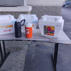 Ice Chest /2 Water Bottles