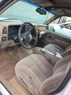 1999 Chevy tahoe (2-door)