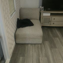 Selling a sofa with Bluetooth. It's in usable condition, just showing normal wear and tear. I need to sell it as soon as possible.