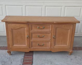 Solid Good 3 Drawers Buffet Sideboard Pre-owned Good Condition, Please Read The Description.