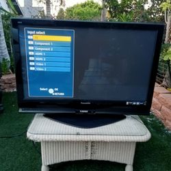 42" Panasonic HD TV with HD powered Antenna - SD Card Reader -Super Bright in Daylight - Sharp Image- No Scratches - All Local Channels plus Some Cabl