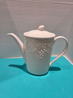 Mikasa ENGLISH COUNTRYSIDE WHITE COFFEE POT