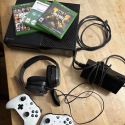 Xbox One with 2 Controllers &  Headphones + TV (32 inch)