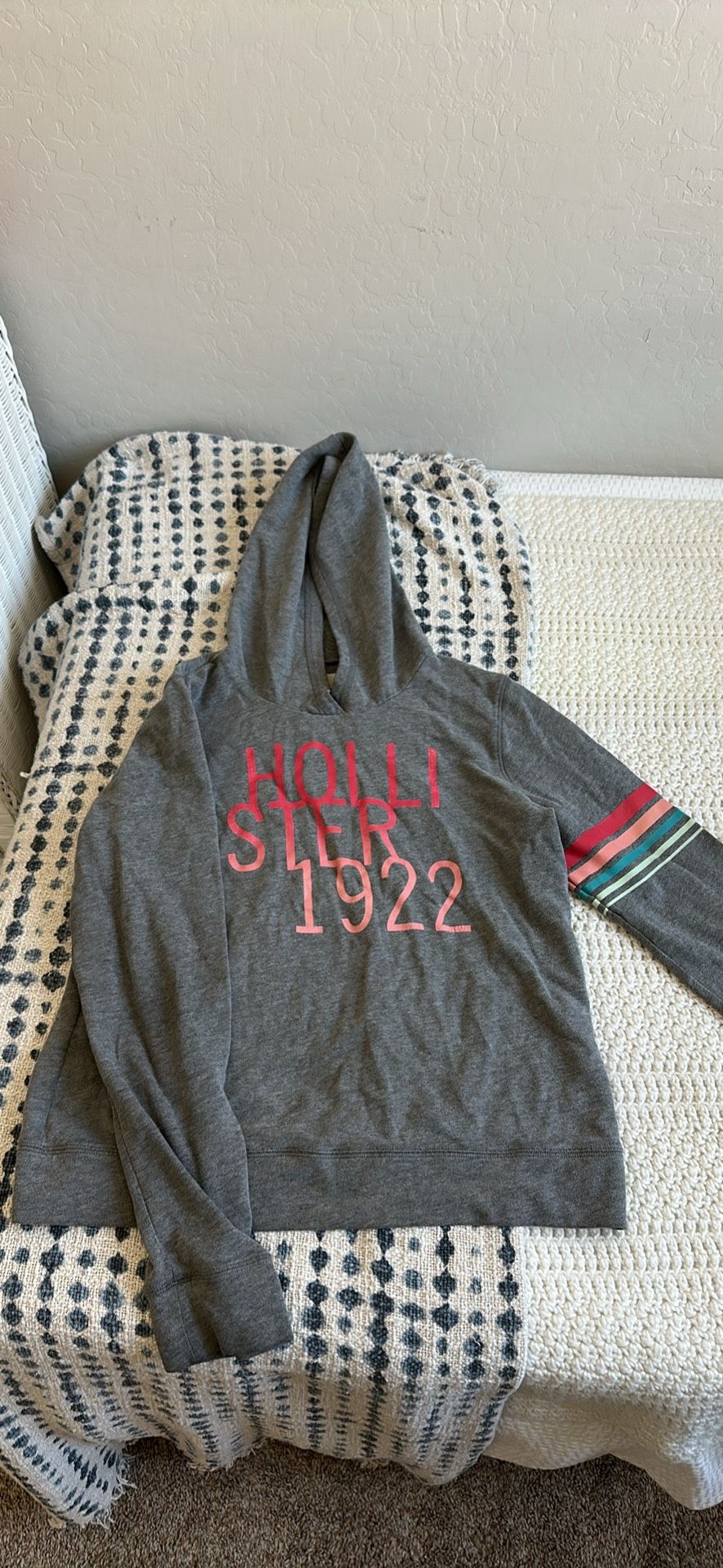 Hollister hoodie (Medium)