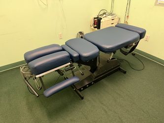 Leander 900Z Motorized Chiropractic Adjusting Table