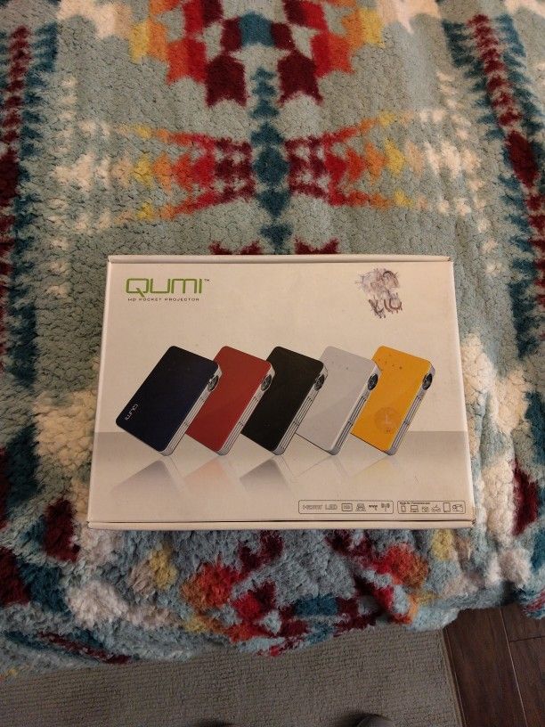QUMI Vivitek HD Pocket Projector (MODEL Q5-RD)