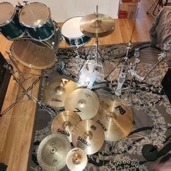 Yamaha YD drums set (4 drums, stands, cymbal, foot pedal)