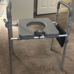 Raised Toliet Seat With Handles 