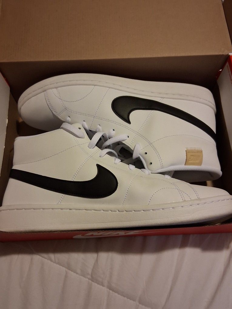 Nike Tennis Shoes