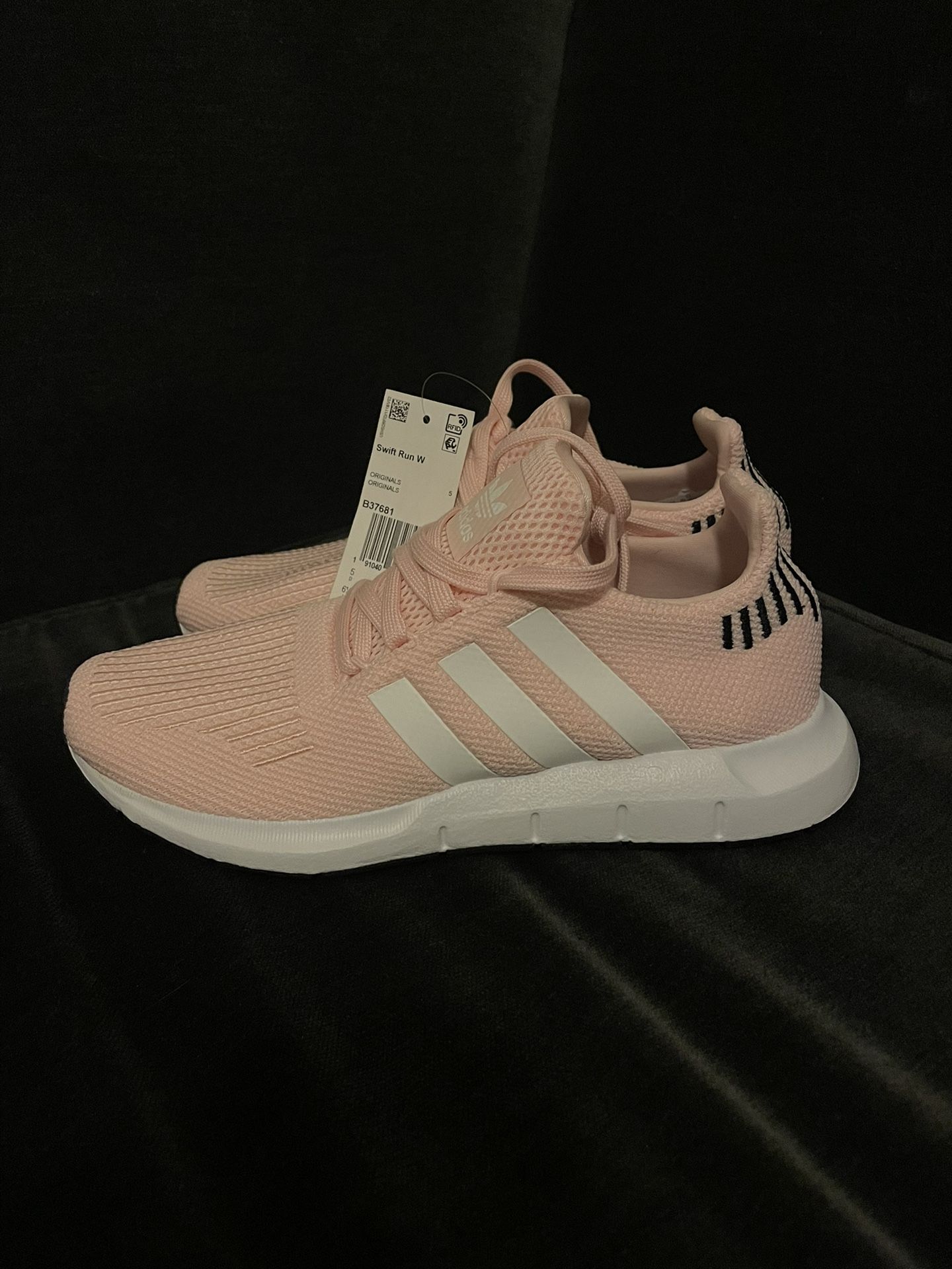 adidas gazelle silver green womens Adidas Swift Run 23 Hearts J Big Kids' Shoes Pink-Red