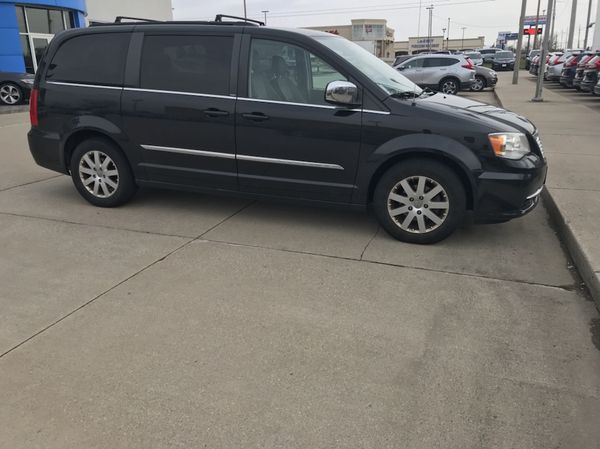 2011 Chrysler Town And Country For Sale In Bloomington Il