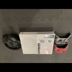 Xbox One With Accessories 