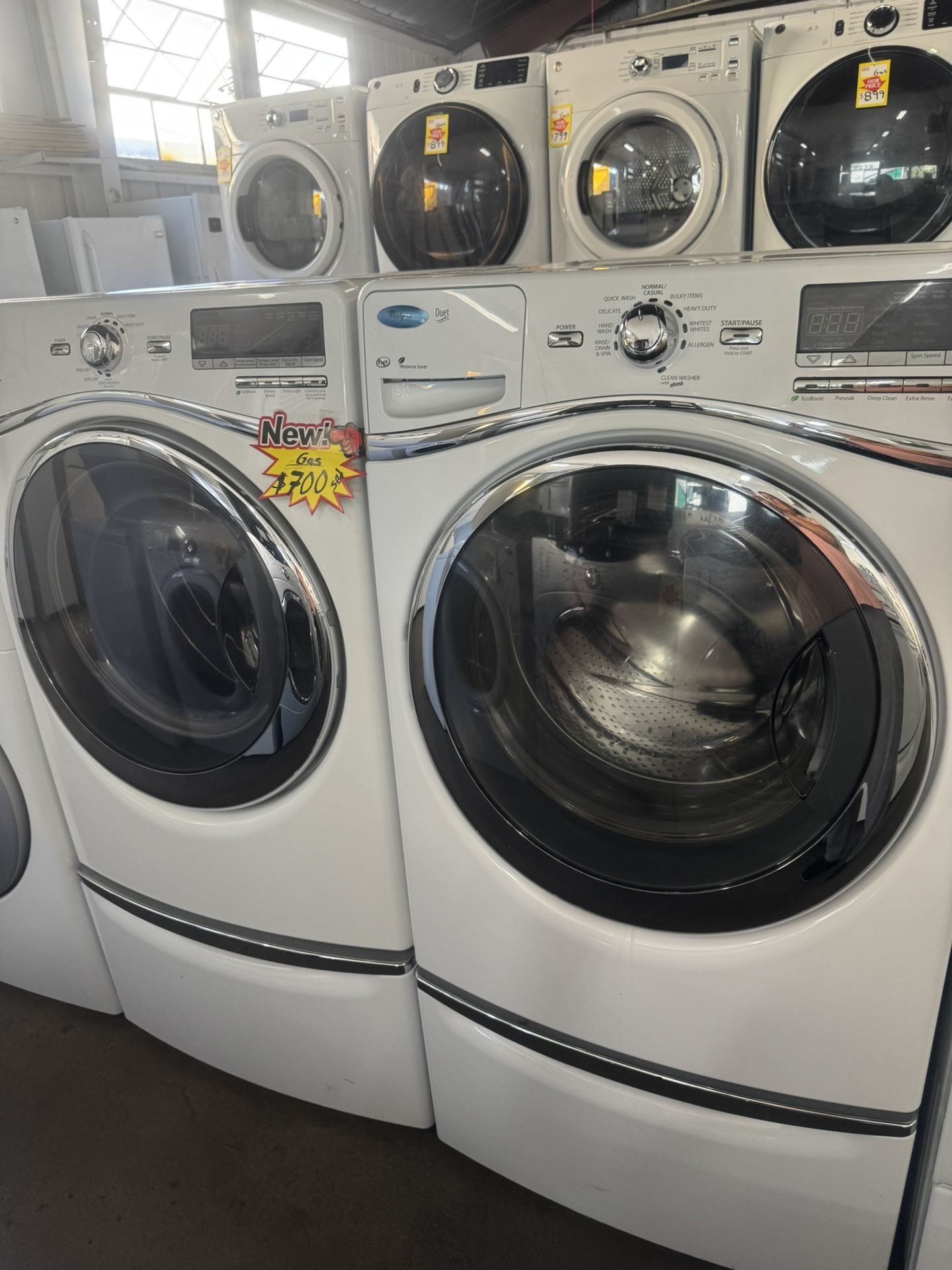 USED WHIRLPOOL SET OF WASHER AND GAS DRYER