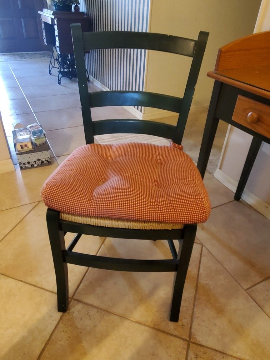 Cute Desk and Chair for Sale!