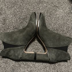 White House Black Market Boots 7 .5 M