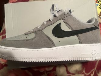Air Force 1 boys 61/2 youth  shoes