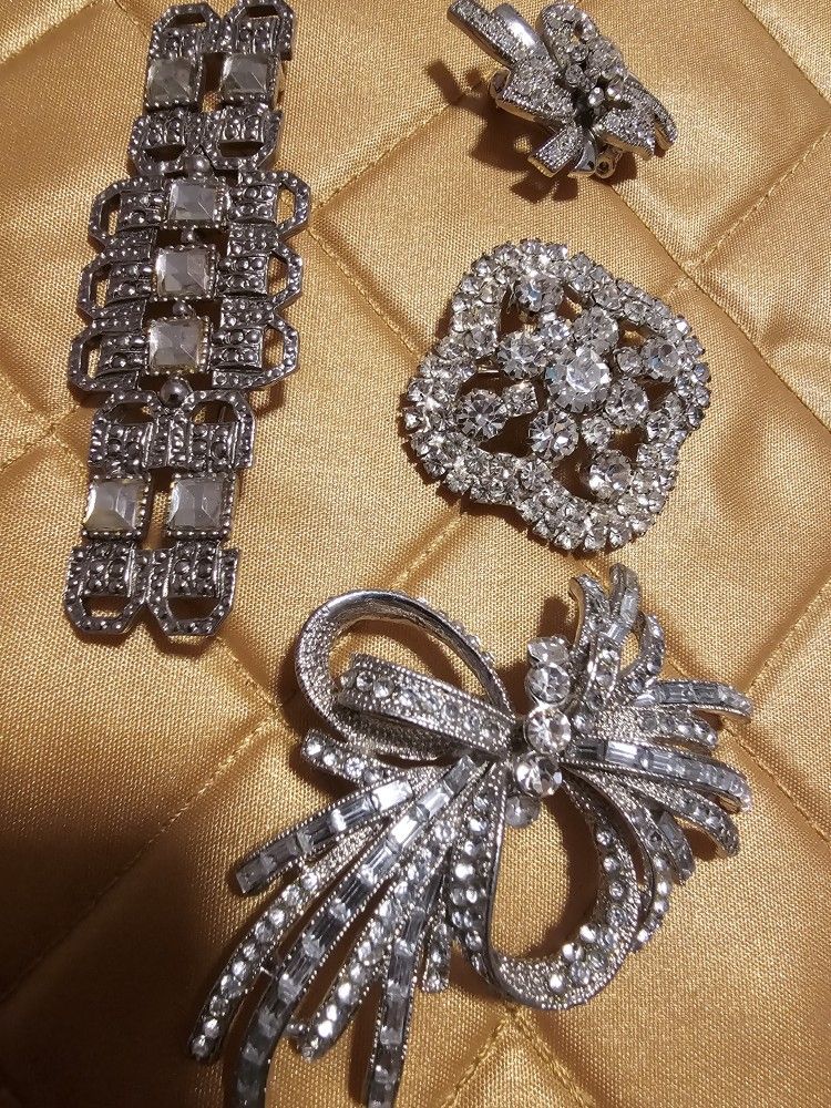 $75.00 - (4) 1970's-80's Rhinestones Broochs! Assorted Sizes & Styles/Classics!! Like New Condition!