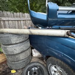 Part - Driveshaft For A 2004 Chevrolet Colorado Crew Cab 