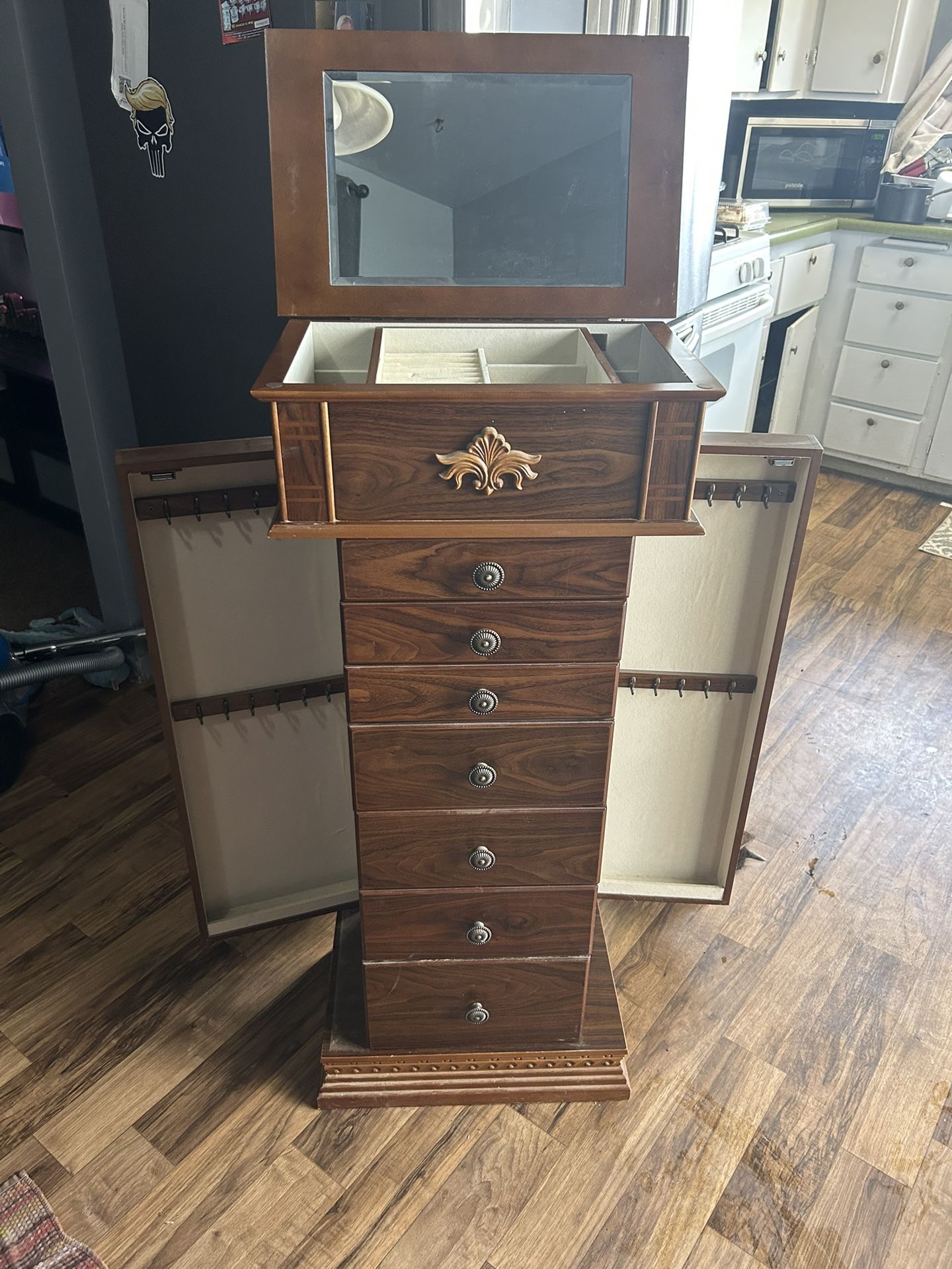 Monet 4ft Jewelery Box