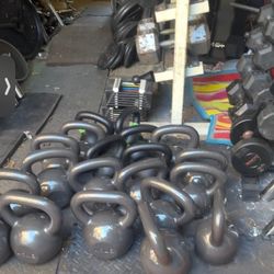NEW  KETTLEBELLS : SINGLE = 20LB. = $32 / 25LB. = $40  / 30LB. = $45 / 35LB. = $50 / 40LB. = $60 / 45LB.  = $65