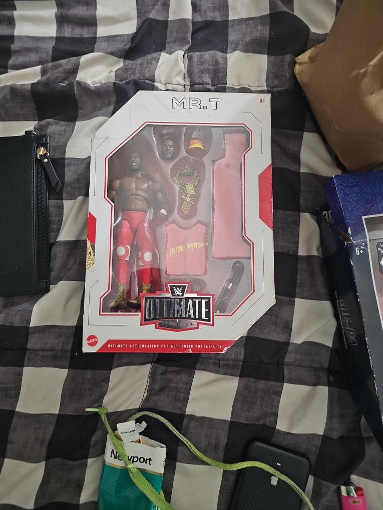 3 Collectable Action Figures