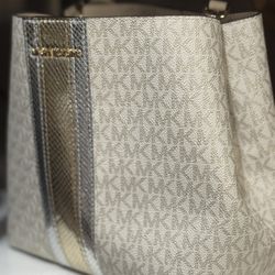 Michael Kors Pratt Medium Bucket Bag