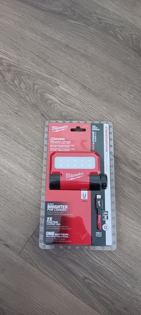 Milwaukee Red Lithium Flood Light
