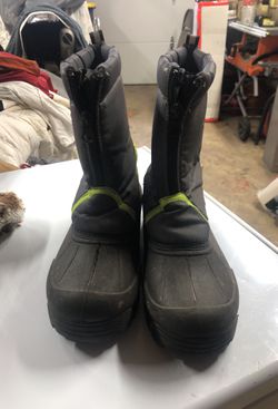 Snow boots youth sz 4