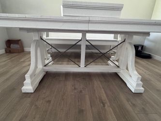 Farmhouse style dinning table set