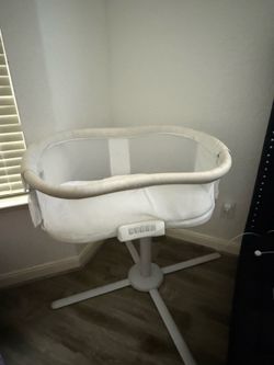 HALO Bassinest Swivel Sleeper in great condition