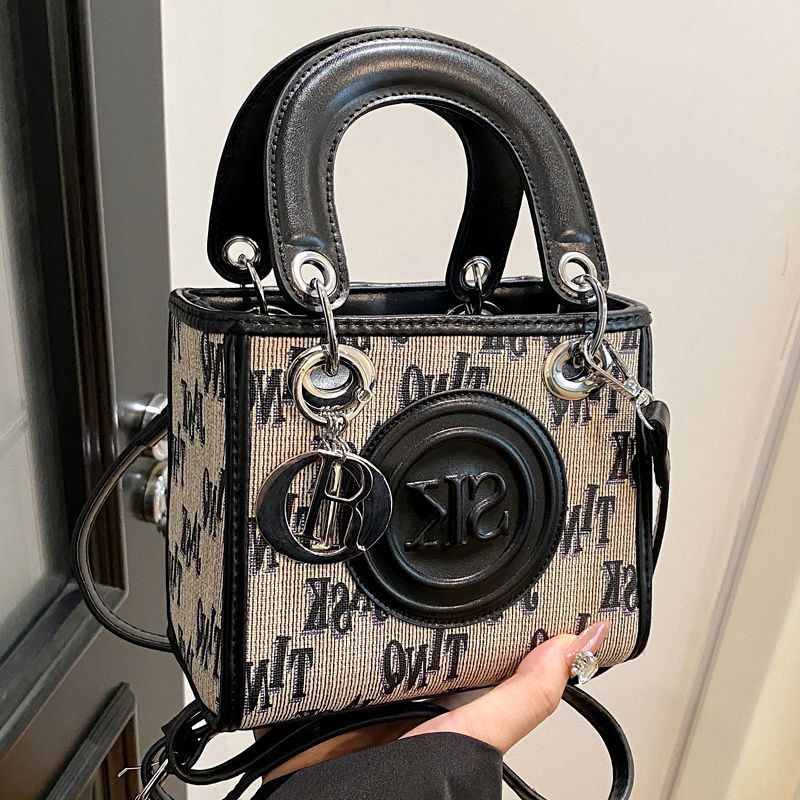 High-end small bag for women 2024 new Japanese and Korean fashion letter shoulder bag handbag cross-body small square bag Daifei bag
