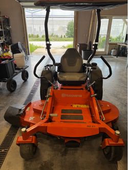 Husqvarna MZ61 Zero Turn Mower - 61” Deck, Low Hours