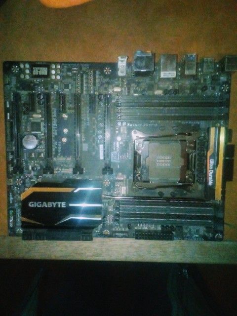 GIGABYTE ULTRA DURABLE MOTHERBOARD