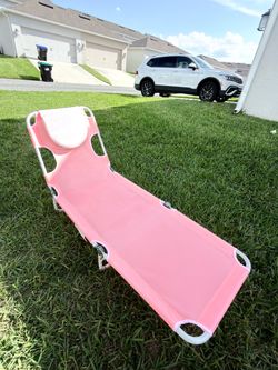 Selling a pink beach lounge chair.