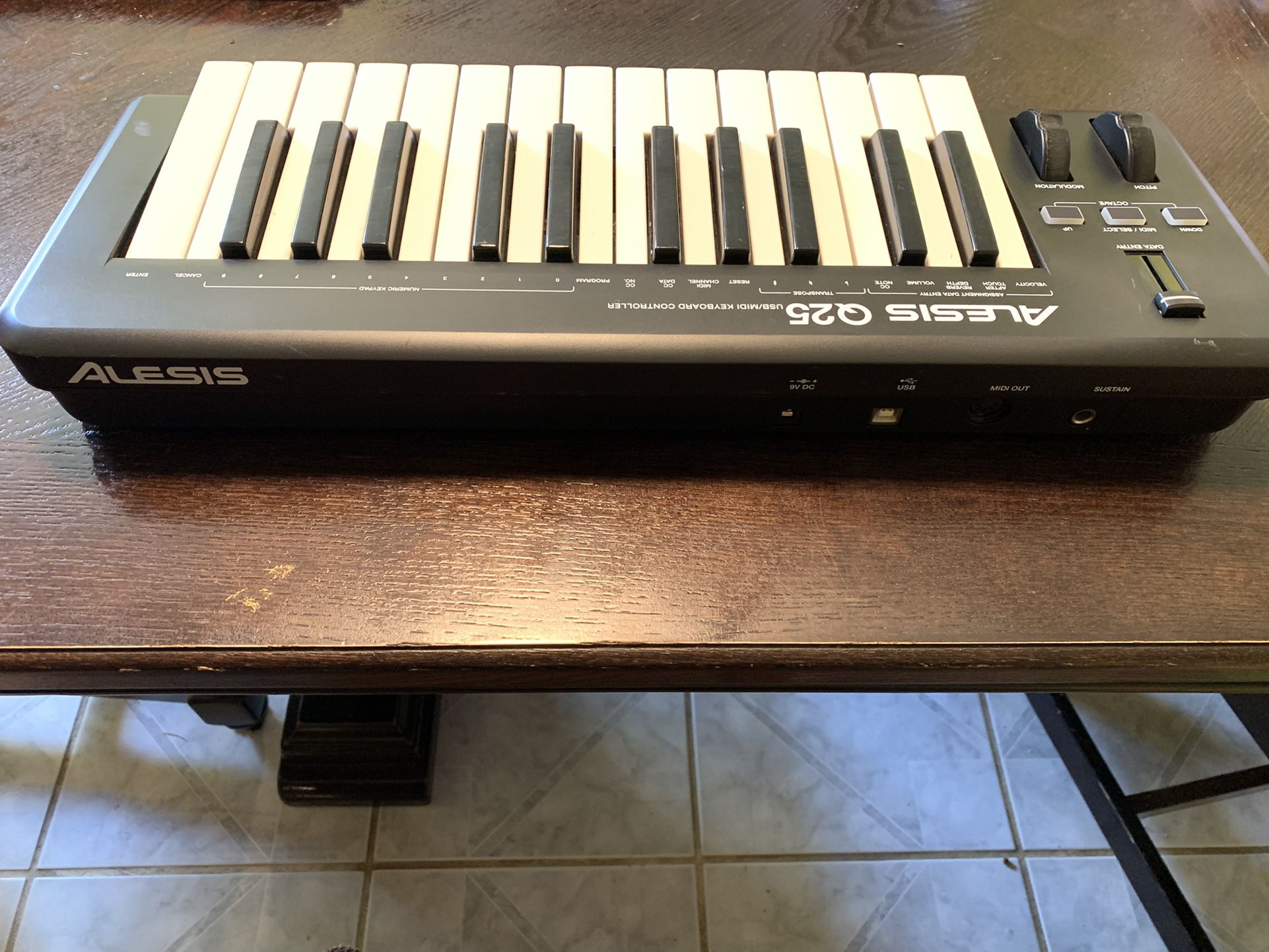 Alesis Q25 MIDI Keyboard