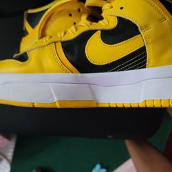 Womens Black And Yellow Size  7.5 Nikes
