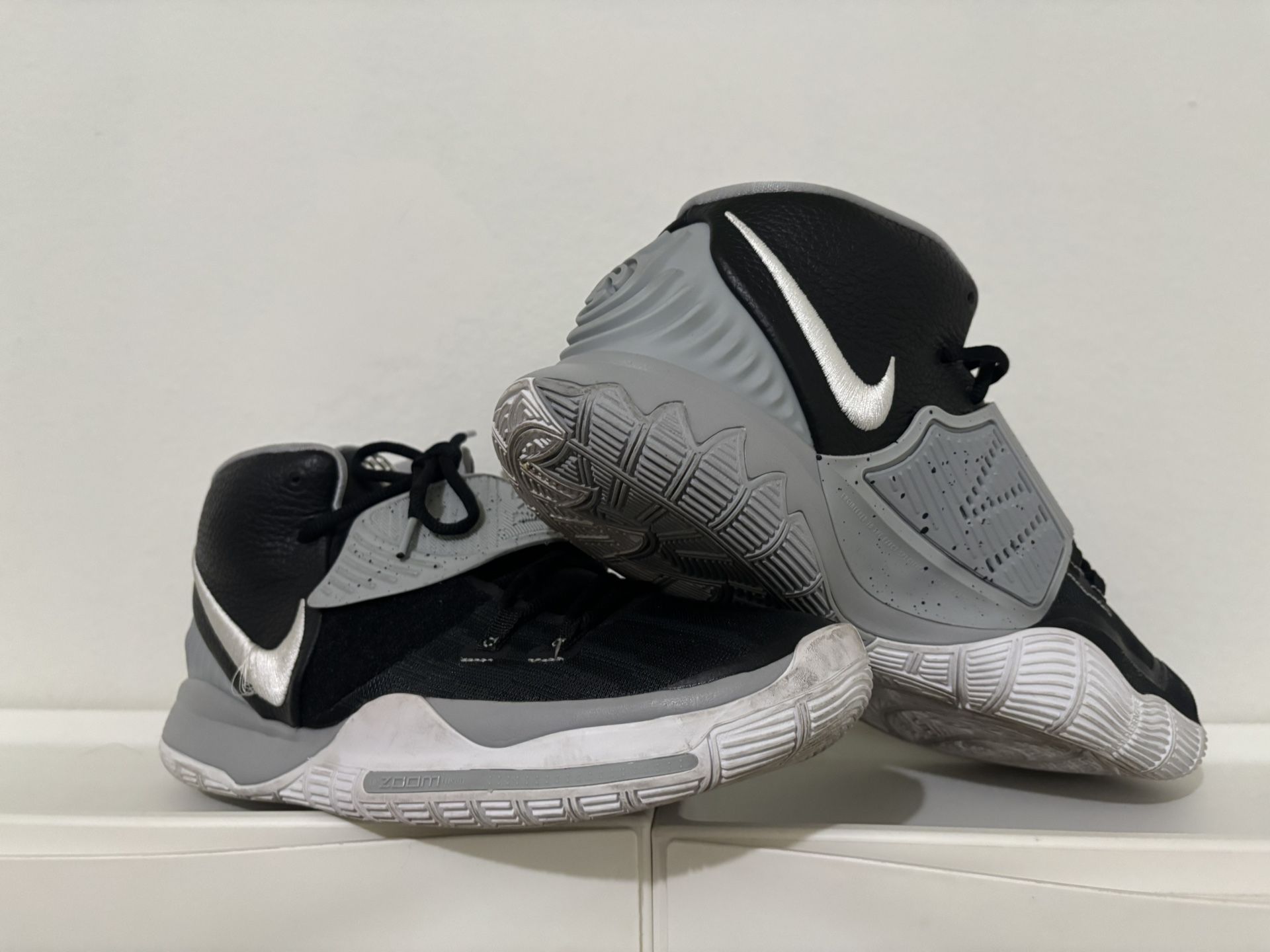 Nike Kyrie Men's Team White/Black Sneakers, Size 14