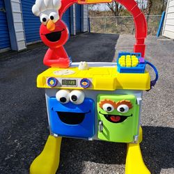 Elmos restaurant 2007 rare fisher price toy sesame street kitchen and 1992 playskool shopping cart with over 90 Pieces Of Food 