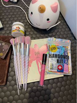 FREE bag of make up, tri pod, rug vacuum etc