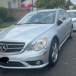 2010 Mercedes Benz  $7,500 