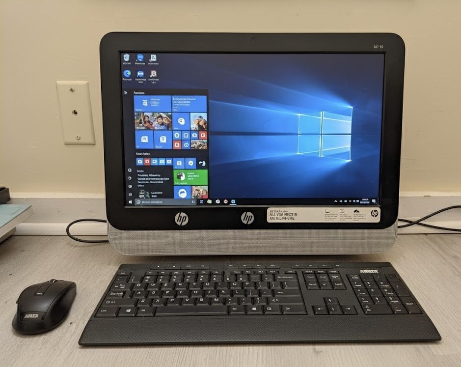 HP All-in-One Desktop PC (19" Screen) - Windows 10, WiFi + Keyboard & Mouse!