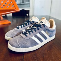 Adidas ‘Gazelle’ Suede Shoes Size: Women’s 7 model # ART CQ2187