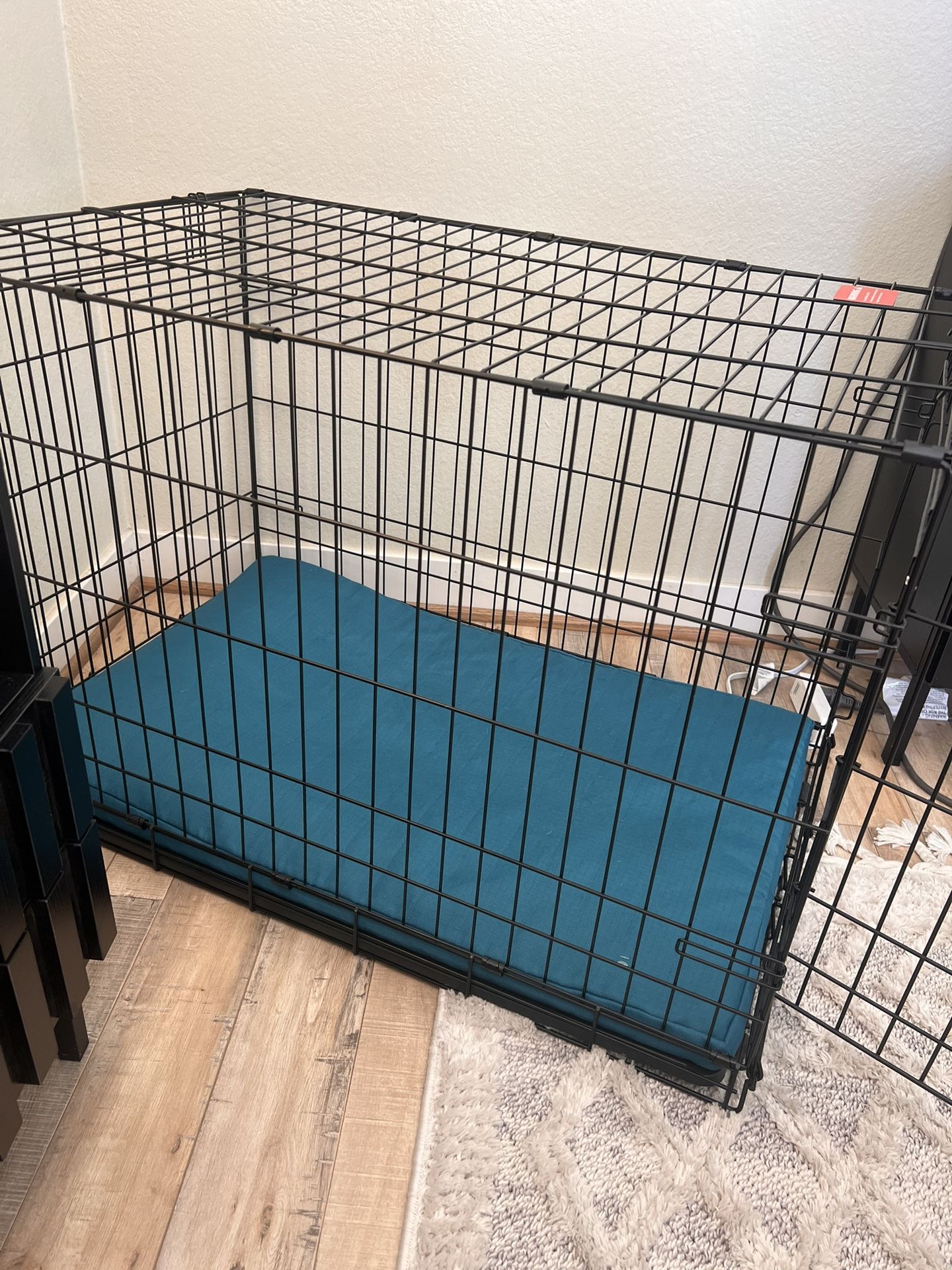 Collapsible Dog Crate 36 Length Plus Crate Pad -New