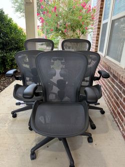 Brand New 2025/ 2026 Herman Miller Aeron Remastered Size B/C – Fully Loaded PostureFit SL