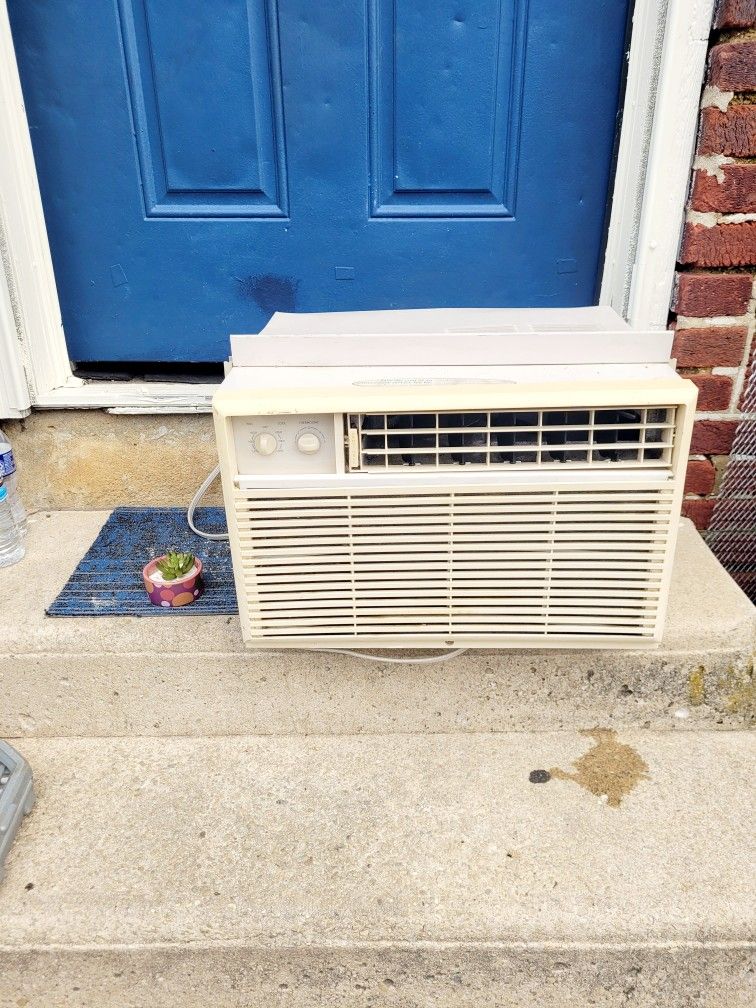 5450 BTU Old AC Air Conditioner