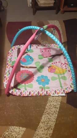 Bright Starts tummy time activity play mat for a baby girl. This is a very clean item!